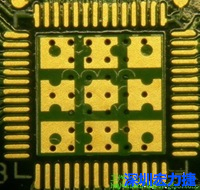 這也是不好的通孔設(shè)計(jì)，但部份通孔已經(jīng)用綠漆(mask)蓋上，但仍有部份通孔未塞孔。 