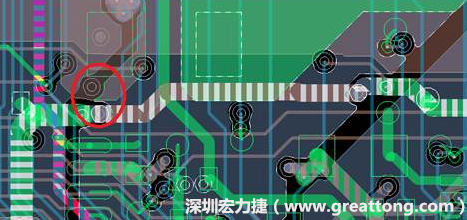 慢慢確認CAF發(fā)生的位置后，可以配合Gerber查看PCB的結構是否有通孔太近或是線路太近的問題。