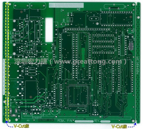 所謂【V-cut】是印刷電路板(PCB)廠商依據(jù)客戶的圖紙要求，事先在PCB的特定位置用轉(zhuǎn)盤刀具切割好的一條條分割線，其目的是為了方便后續(xù)SMT電路板組裝完成后的「分板(De-panel)」之用，因?yàn)槠淝懈詈蟮耐庑涂雌饋砭拖駛€(gè)英文的【V】字型，因此得名。