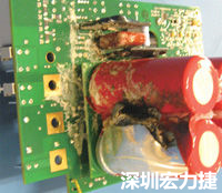 元件選擇不當(dāng)導(dǎo)致大量電流或電壓流經(jīng)電路，將會發(fā)生像這個燒融電容器的損壞情形。