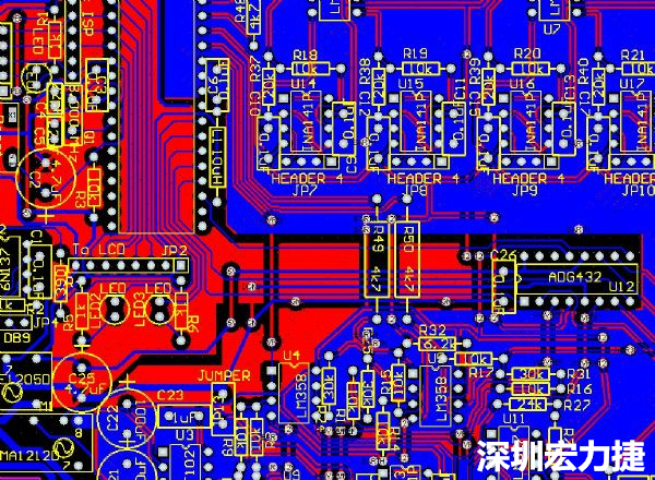 一般產(chǎn)品的PCB設(shè)計(jì)，多數(shù)先決定元件布局，再進(jìn)行線路連接，于元件位置就先改善干擾問(wèn)題，再?gòu)木€路細(xì)節(jié)著手改善產(chǎn)品。