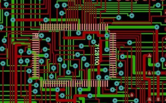 圖1：兩種PCB模型的部分電路。頂圖：傳統(tǒng)設(shè)計(jì)版本。