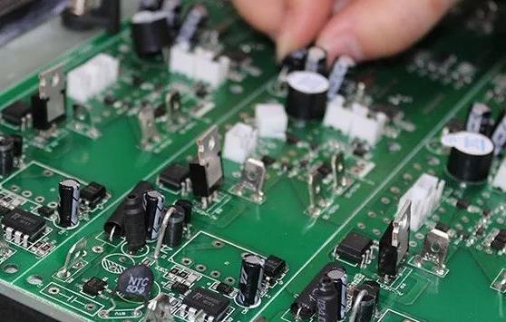 PCBA加工貼片元器件與插件元器件的區(qū)別在哪？