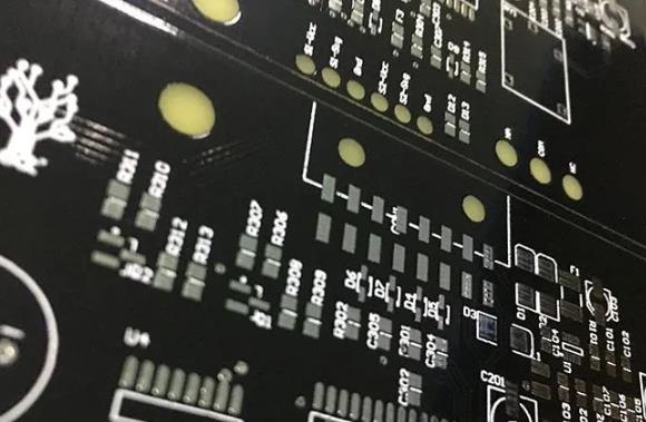 如何確定PCB的基板材料？